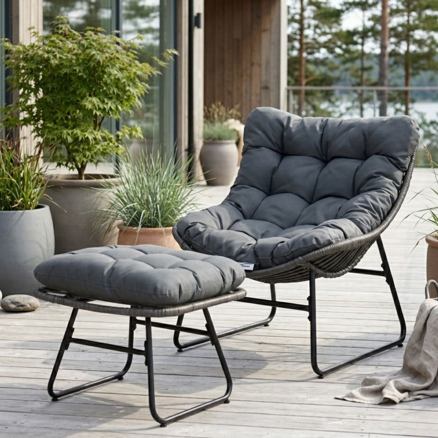 Bequemer Loungesessel aus Polyrattan mit Fußhocker und Dicken Polstern – Komfortabler Relaxsessel für Garten & Balkon – Grau
