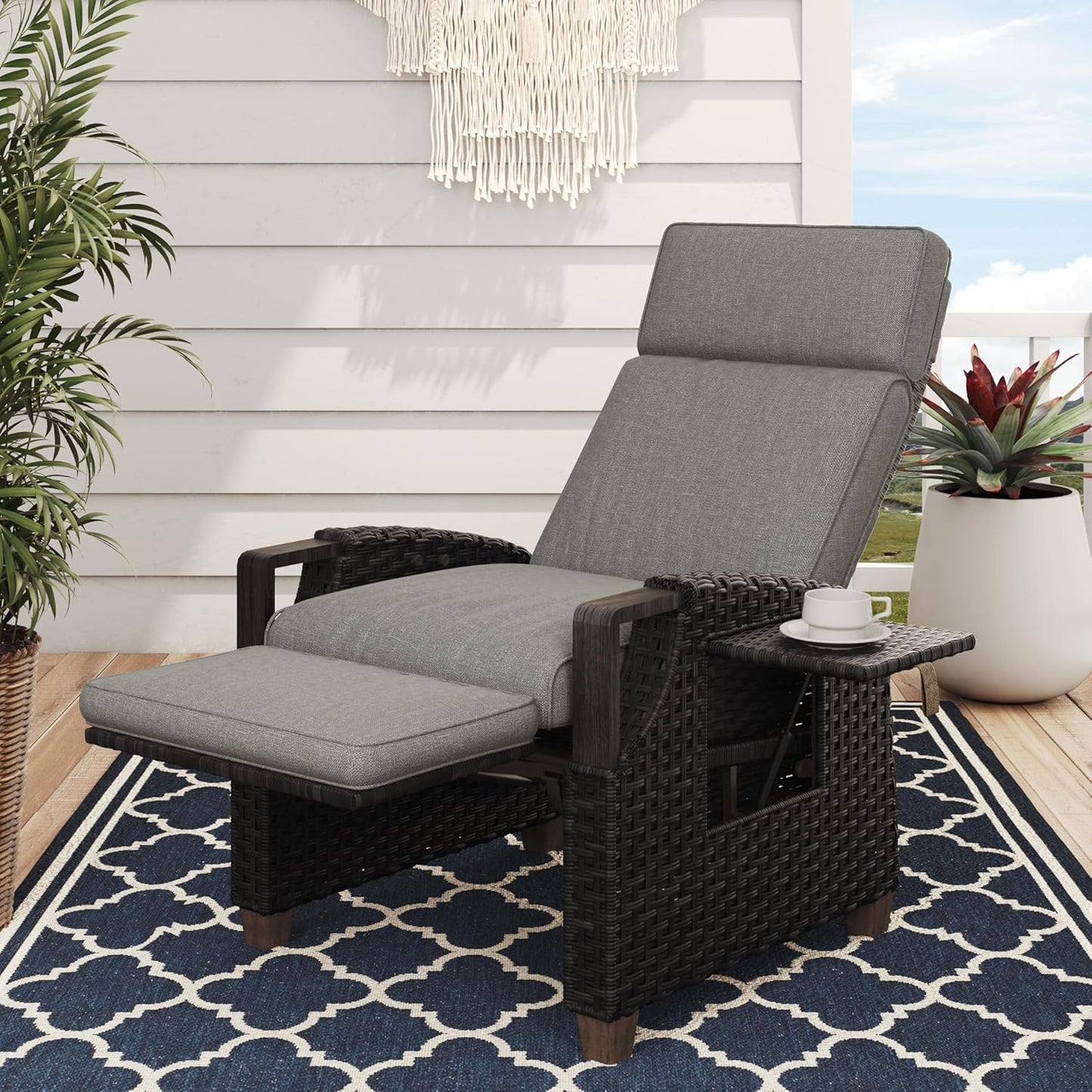 Grand patio Relaxliege Rattan Sonnenliege mit Verstellbarer Rückenlehne & Sitzkissen, Outdoor Liegesessel Braun/Dunkelgrau