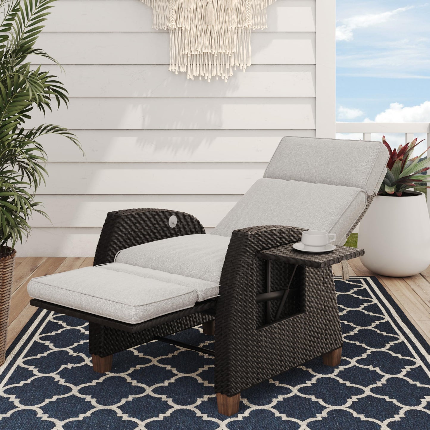 Grand patio Relaxliege Rattan Sonnenliege mit Verstellbarer Rückenlehne & Sitzkissen, Outdoor Liegesessel Braun/Dunkelgrau